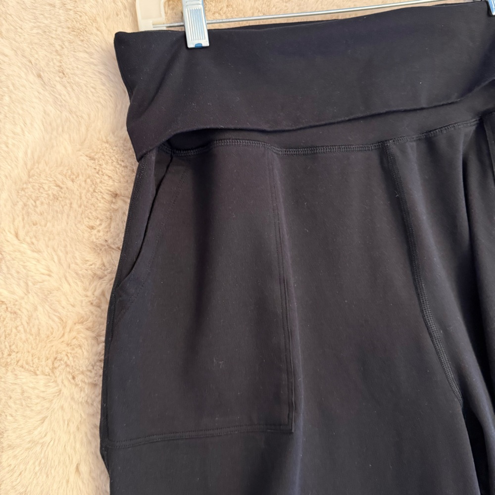 Aerie Black Relaxed Fit Yoga Pants - Picture 5 of 8